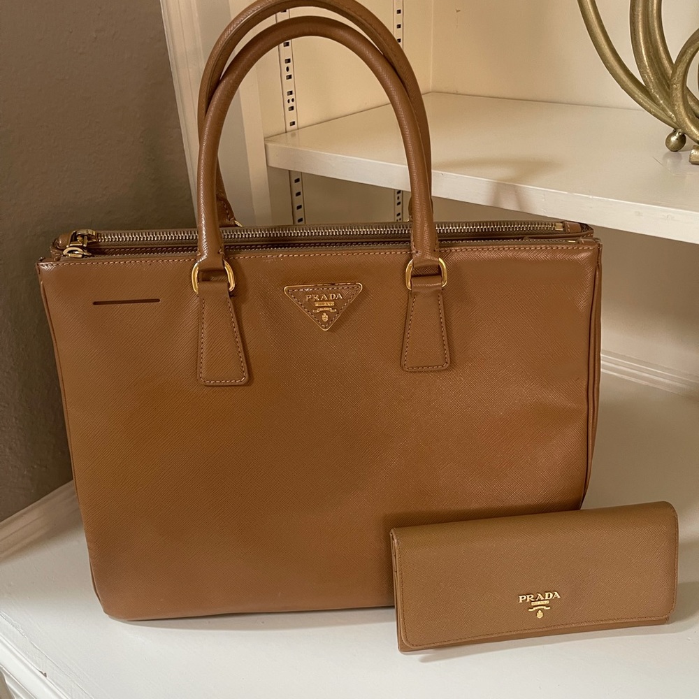 Beautiful PRADA top handle bag. 100% authentic